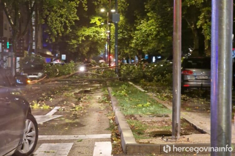 Snažno nevrijeme sinoć pogodilo Mostar