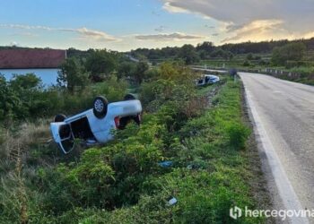Jedna osoba ozlijeđena u prevrtanju vozila na cesti Mostar – Čitluk