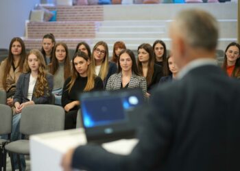 Studentima Sveučilišta u Mostaru uručeni certifikati za uspješno završenu obuku o pristupačnoj komunikaciji