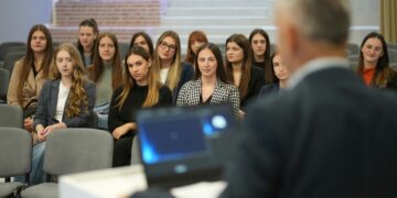 Studentima Sveučilišta u Mostaru uručeni certifikati za uspješno završenu obuku o pristupačnoj komunikaciji