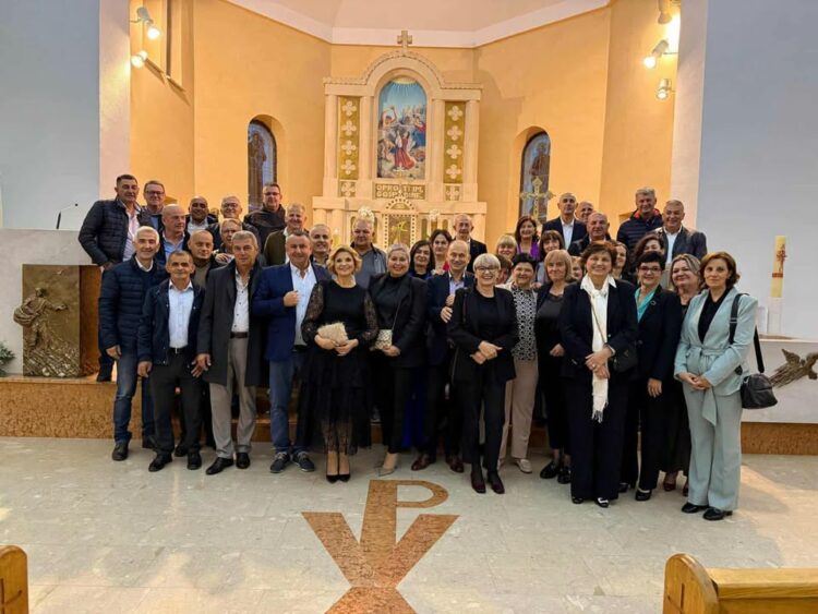 Bivši učenici Osnovne škole Čerin proslavili pola stoljeća od početka školovanja