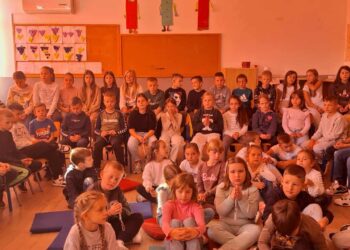 Osnovna škola Čerin sudjelovala u molitvenoj kampanji “Milijun djece moli krunicu”