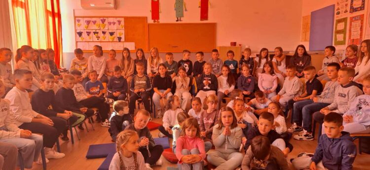 Osnovna škola Čerin sudjelovala u molitvenoj kampanji “Milijun djece moli krunicu”