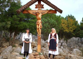 Pjesma koja slavi Hercegovku i njezine korijene: Daniela Škegro i Antonela Musa snimile prekrasne kadrove na Brdu ukazanja