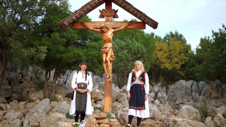 Pjesma koja slavi Hercegovku i njezine korijene: Daniela Škegro i Antonela Musa snimile prekrasne kadrove na Brdu ukazanja