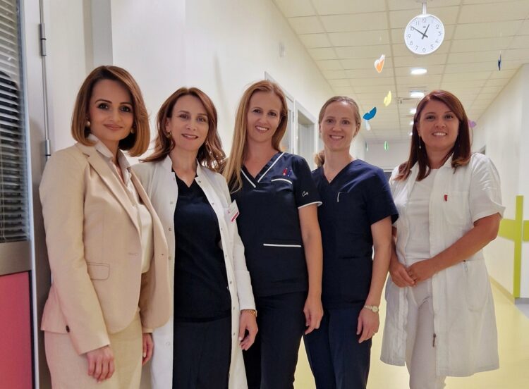 Akcija “Otvori knjigu, zatvori ekran”: Nova knjižnica za male pacijente u Mostaru