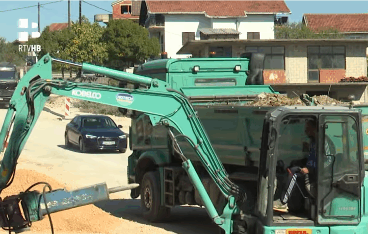 (VIDEO) Intenzivni radovi i novi projekti u Čitluku: Ulaganja u infrastrukturu, obrazovanje i kulturu