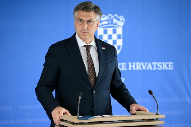Plenković: “Na današnji dan prije 34 godine Hrvatski sabor donio je povijesnu odluku”