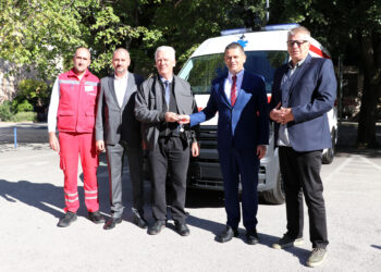 Županijska vlada donirala novo vozilo hitne pomoći Domu zdravlja Stari Grad Mostar