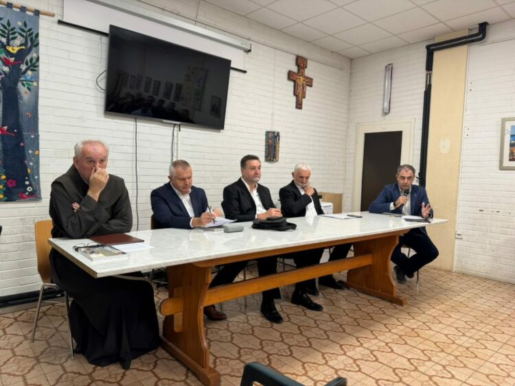 Predstavljanje knjige „Ljubite jedni druge“ autora Josipa Milića održano sinoć u Čitluku