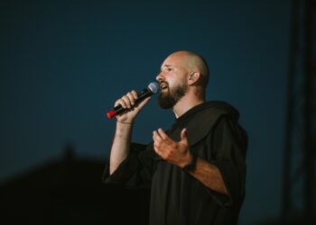 Humanitarna večer duhovne glazbe fra Marina Karačića u Mostaru