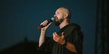 Humanitarna večer duhovne glazbe fra Marina Karačića u Mostaru