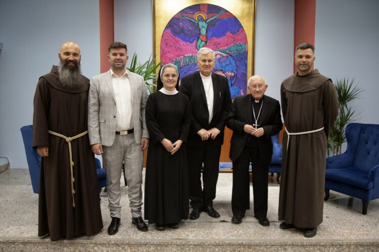 Nota “Kraljica mira” predstavljena u zagrebačkom samostanu hercegovačkih franjevaca