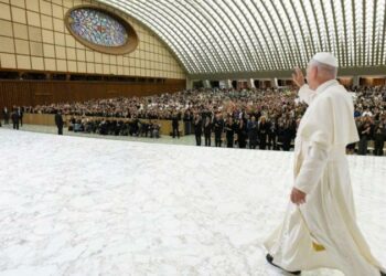 Papa mladima: Težite za velikim stvarima, ne dopustite da vašu priču piše algoritam