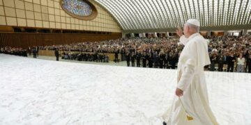 Papa mladima: Težite za velikim stvarima, ne dopustite da vašu priču piše algoritam