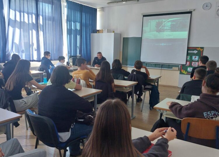 MUP HNŽ: U Mostaru održano edukativno predavanje o nasilju među mladima i odgovornosti maloljetnika
