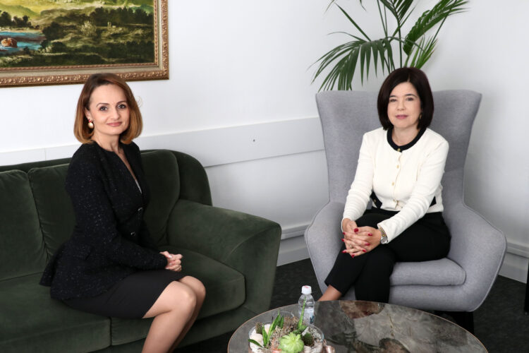 Vlada HNŽ-a: Predsjednica Buhač podržala projekt opremanja knjižnica na dječjim odjelima SKB-a Mostar