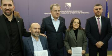 U Vladi FBiH uručeni ugovori o poticajima za zapošljavanje osoba s invaliditetom: Ugovor uručen Nikolini Sivrić iz Međugorja