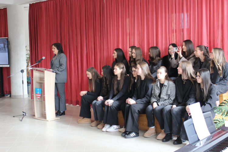 (FOTO) Svečano obilježen Dan Srednje škole dr. fra Slavka Barbarića
