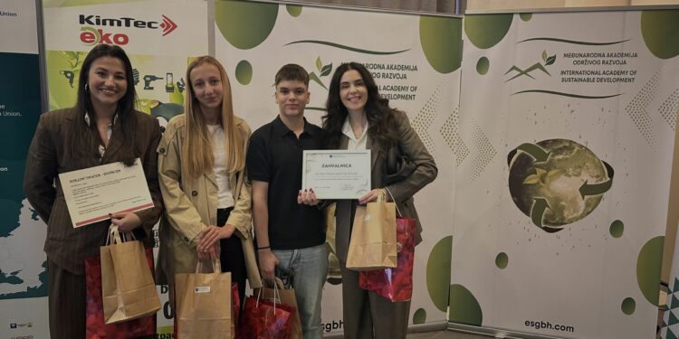 Učenici OŠ fra Didaka Buntića osvojili prvo mjesto na natječaju Fonda za zaštitu okoliša