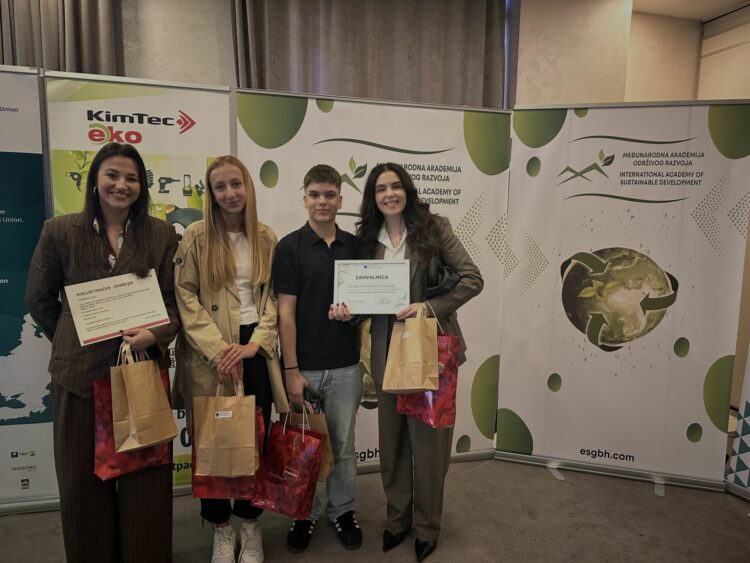 Učenici OŠ fra Didaka Buntića osvojili prvo mjesto na natječaju Fonda za zaštitu okoliša