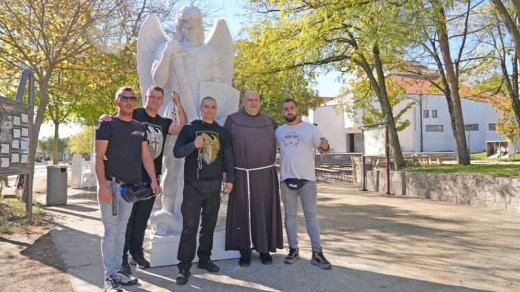 Na Humcu, u Potocima i na Kupresu postavljeni kipovi sv. Mihaela arkanđela