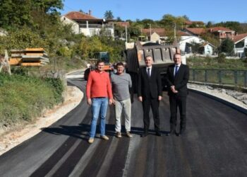 Ministar Bevanda i načelnik Radišić obišli radove na prometnoj infrastrukturi u Čerinu