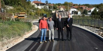 Ministar Bevanda i načelnik Radišić obišli radove na prometnoj infrastrukturi u Čerinu