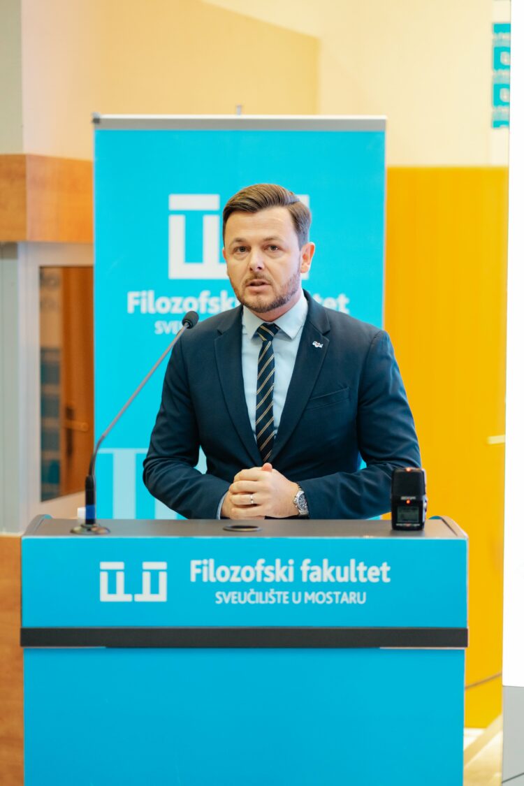 SUM: Brotnjak prof. dr. sc. Marko Odak predstavio monografiju Filozofskog fakulteta