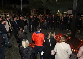 Čitluk: Paljenje svijeća i molitva u znak sjećanja na žrtvu Vukovara u Domovinskom ratu