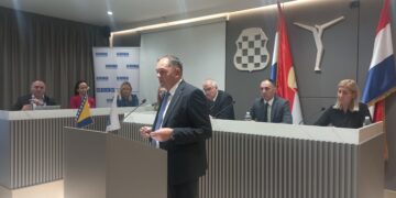 Predsjedatelj Doma naroda Parlamenta FBiH na tematskoj sesiji o mehanizmima zaštite od nasilja u obitelji i nasilja nad ženama u ZHŽ-u