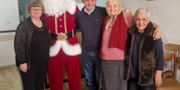 Gradonačelnik Mostara s Djedom Božićnjakom donio blagdansku toplinu u domove za starije u Mostaru