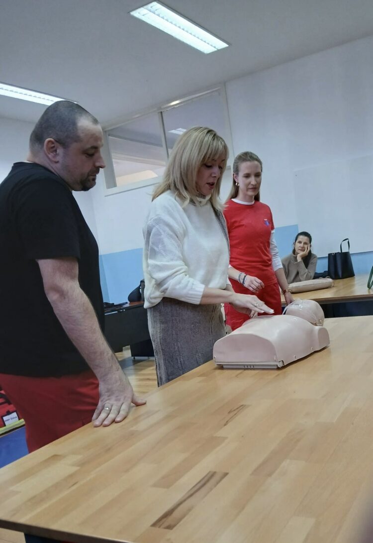 U suradnji s Domom zdravlja Čitluk u OŠ fra Didaka Buntića održana edukacija na temu “Postupanja u hitnim zdravstvenim situacijama učenika”
