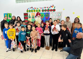 Sveti Nikola posjetio PŠ Vionica