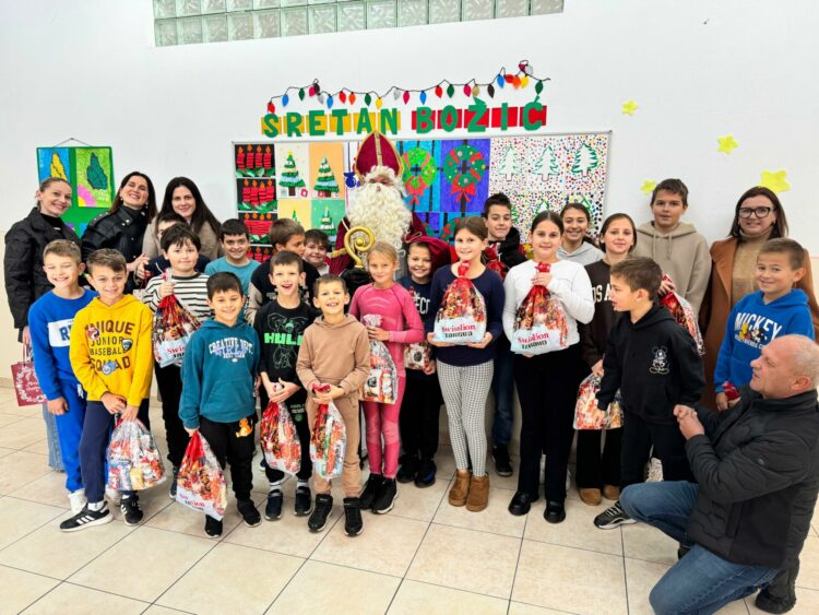 Sveti Nikola posjetio PŠ Vionica
