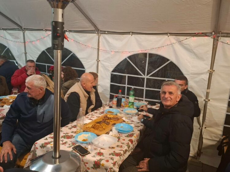 Mještani Služnja posjetili Božićni sajam Udruge Susret