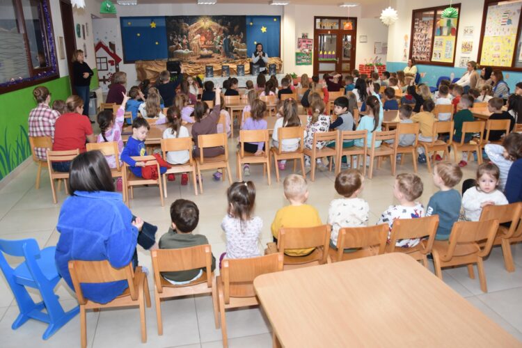 KIC Čitluk u suradnji s Dječjim vrtićem Čitluk organizirao promociju slikovnice “Pravi smisao Božića”
