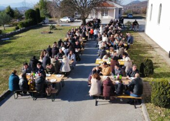 (FOTO) Tradicionalno okupljanje mještana Gornje Blatnice na četvrtu nedjelju došašća