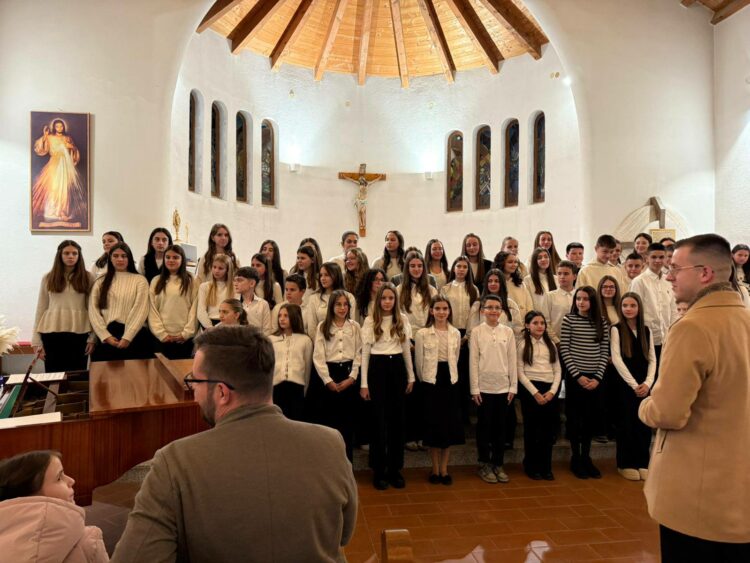 (FOTO) Božićni koncert Osnovne glazbene škole Brotnjo