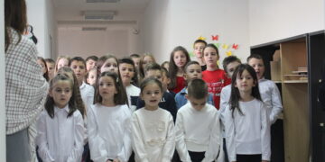 (FOTO) Božićna priredba u PŠ Blatnica
