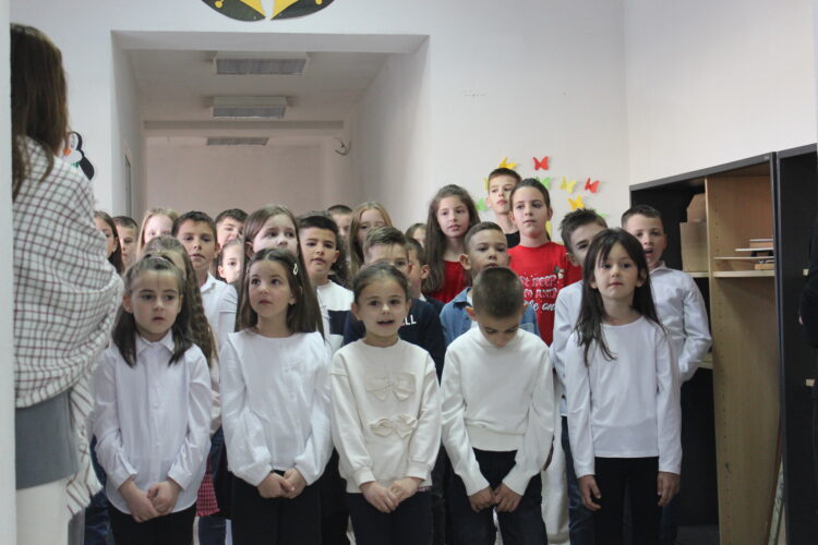 (FOTO) Božićna priredba u PŠ Blatnica