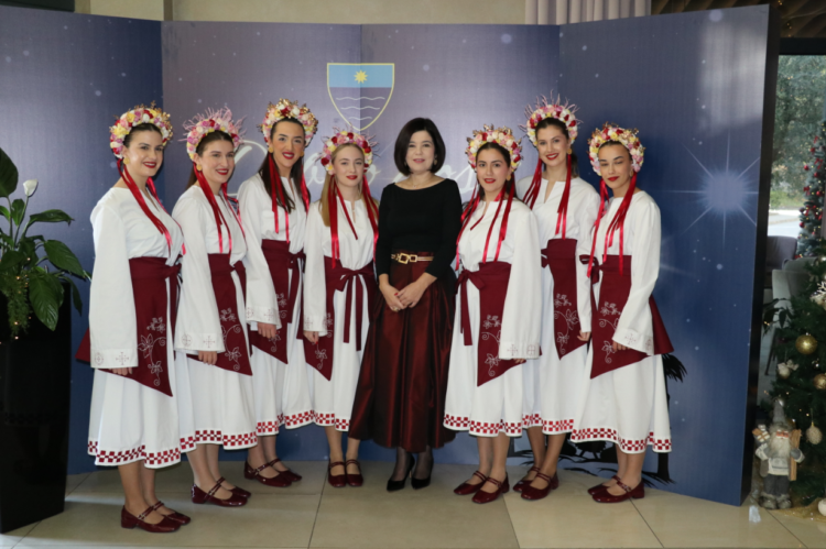 Etno skupina Didak svojim pjevanjem uveličala tradicionalni božićno-novogodišnji prijam Vlade HNŽ-a u Mostaru