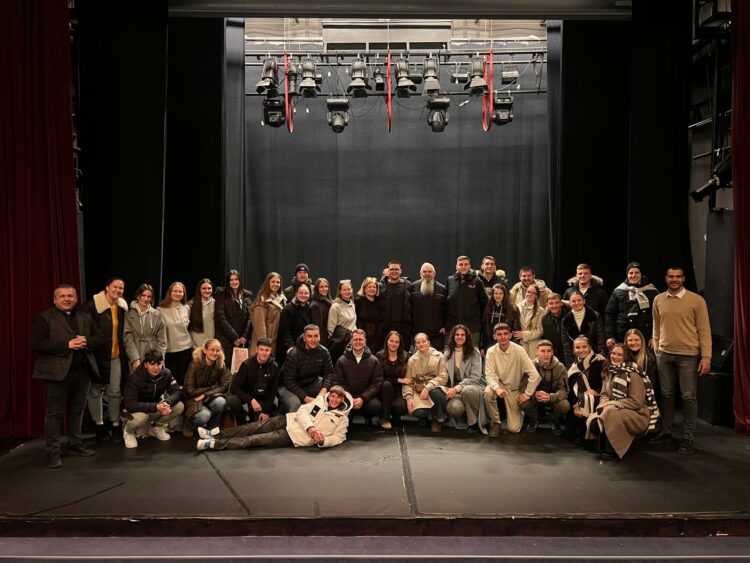 HKM Gradina u Zagrebu izvela predstavu “Mladić i njegov Bog'”