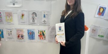 OŠ fra Didaka Buntića: Učenica Marija Dugandžić i nastavnica Sandra Karačić primile nagradu za uspjeh na likovnom natječaju “Moj posebni prijatelj”