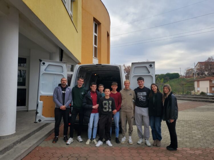 Božićna humanitarna akcija Vijeća učenika SŠ dr. fra Slavka Barbarića “Paketići dobrote za potrebite”