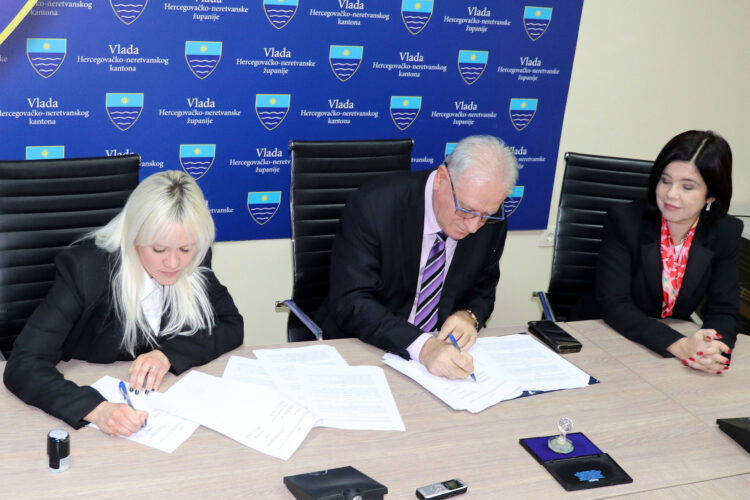 Potpisan kolektivni ugovor sa sindikatom doktora medicine i stomatologije