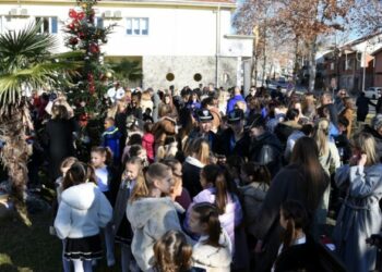 Zajedničko ukrašavanje božićnog drvca u Čitluku: Sveti Nikola će razveseliti djecu darovima