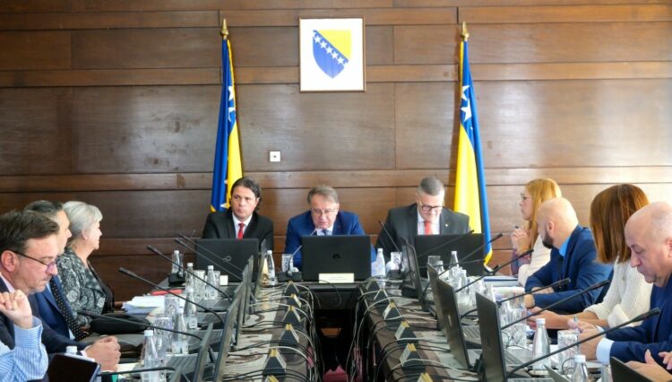 Reformske mjere Vlade FBiH u 2025. godini: Veće plaće i socijalne naknade, očuvanje radnih mjesta, podrška radnicima i gospodarstvu