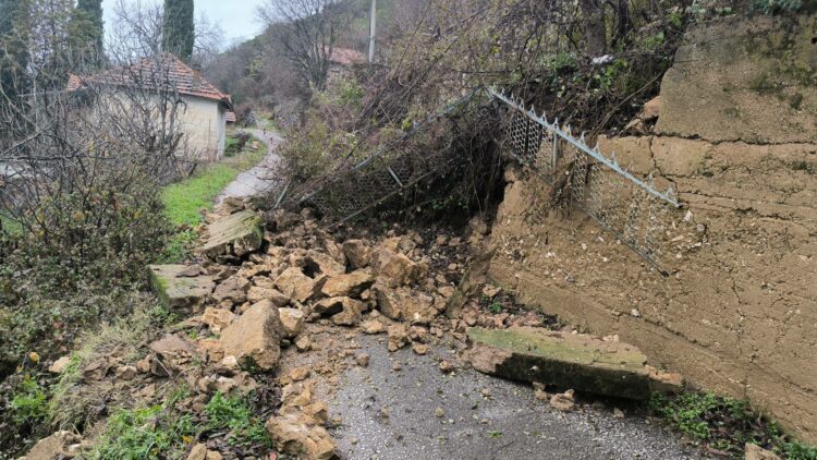 Obilne kiše izazvale odron u mjestu Podgreda