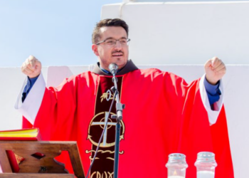 PITAJTE SVEĆENIKA: Fra Goran Azinović o davanju imena djetetu i ulozi krsnog kuma: “Ne može ništa biti ljepše od imena svetaca”